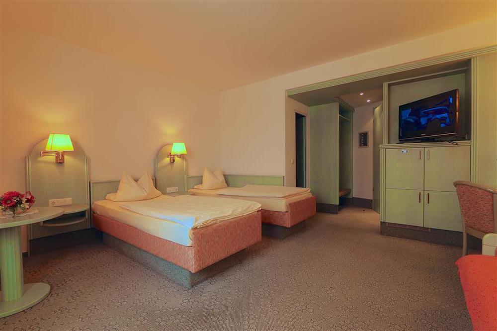 Hotel Zum Loewen Moerfelden-Walldorf Ruang foto