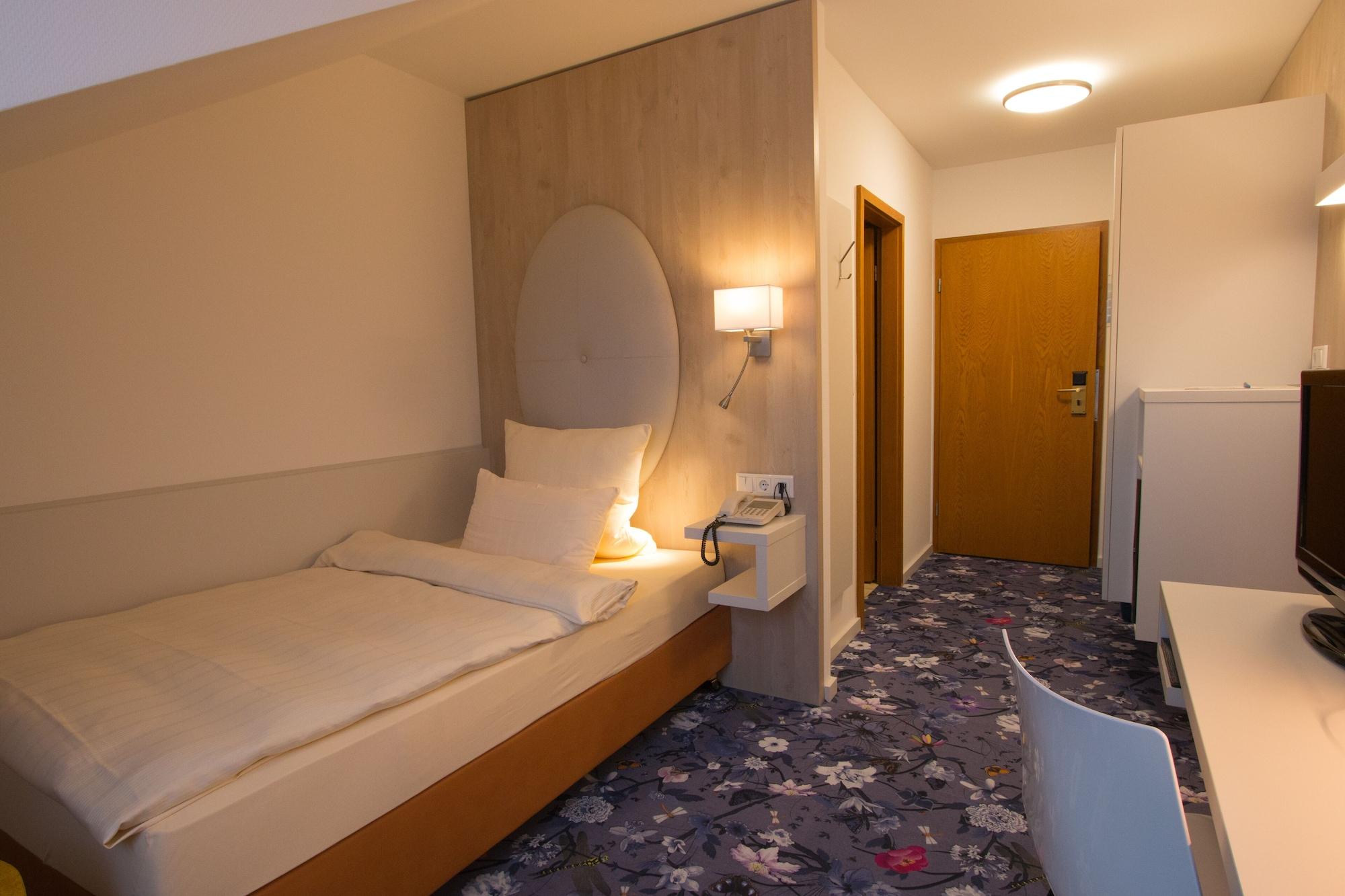 Hotel Zum Loewen Moerfelden-Walldorf Bagian luar foto