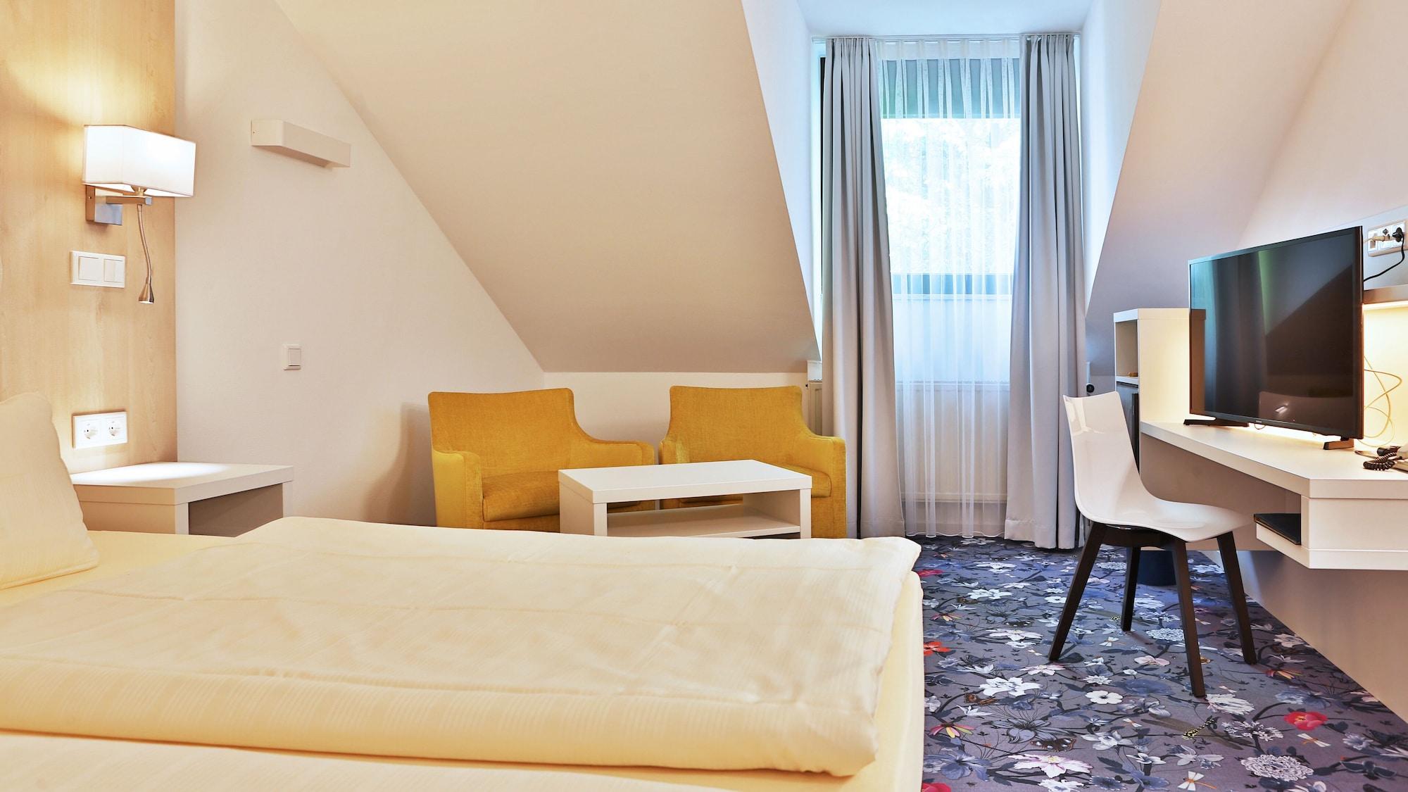 Hotel Zum Loewen Moerfelden-Walldorf Bagian luar foto